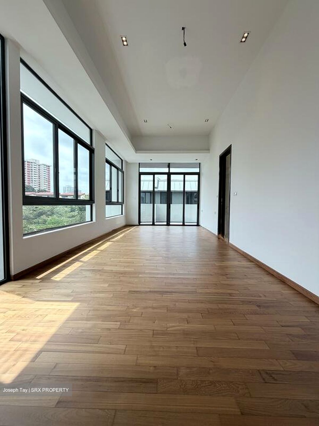 East Coast Avenue (D15), Terrace #519952441